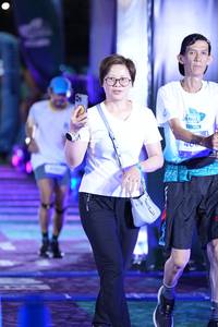 BIB: 400
                            <button type="button" onclick="openModal(26227283)" class="btn btn-primary btn-sm float-right btn-popup" data-toggle="modal" data-target=".modal-high-quality">
                        <i class="fas fa-shopping-cart"></i> Add to Cart
                    </button>
                                            <button type="button" onclick="isThisMe(26227283, true)" class="btn btn-success btn-sm float-right btn-popup btn-isme hidden" data-toggle="tooltip" data-placement="bottom" title="นี่คือรูปของคุณใช่ไหม คลิกที่นี่เพื่อเอาเข้าอัลบั้ม">
                        <i class="fas fa-plus"></i> Add to album
                    </button>
                    <button type="button" onclick="isThisMe(26227283, false)" class="btn btn-warning btn-sm float-right btn-popup btn-isnotme hidden">
                        <i class="fas fa-ban"></i> Remove from album
                    </button>